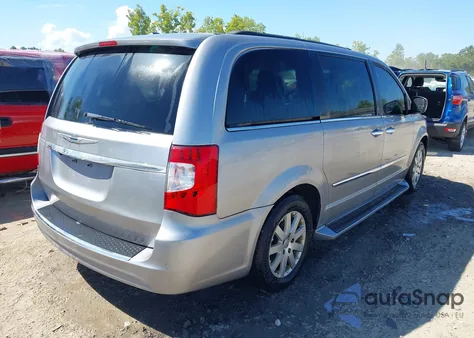 2015 Chrysler Town & Country Touring z USA, uszkodzony, nr VIN 2C4RC1BG9FR617779